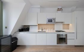Stunning 3 Bedroom Penthouse With Terrace And Lift